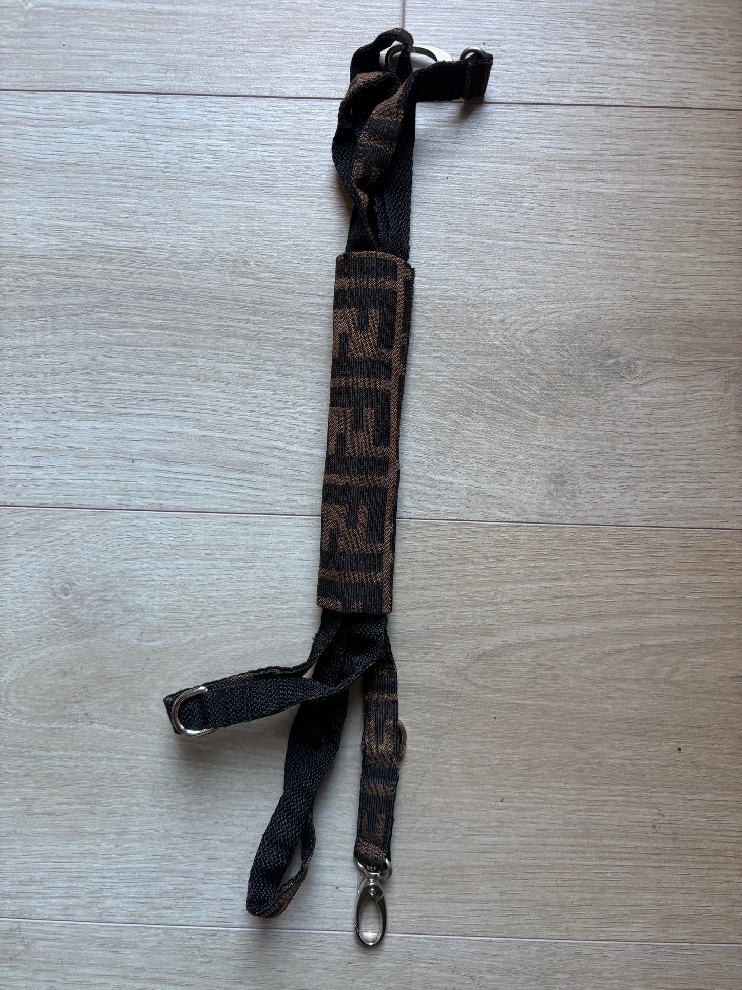 Lijn met FF print bruin