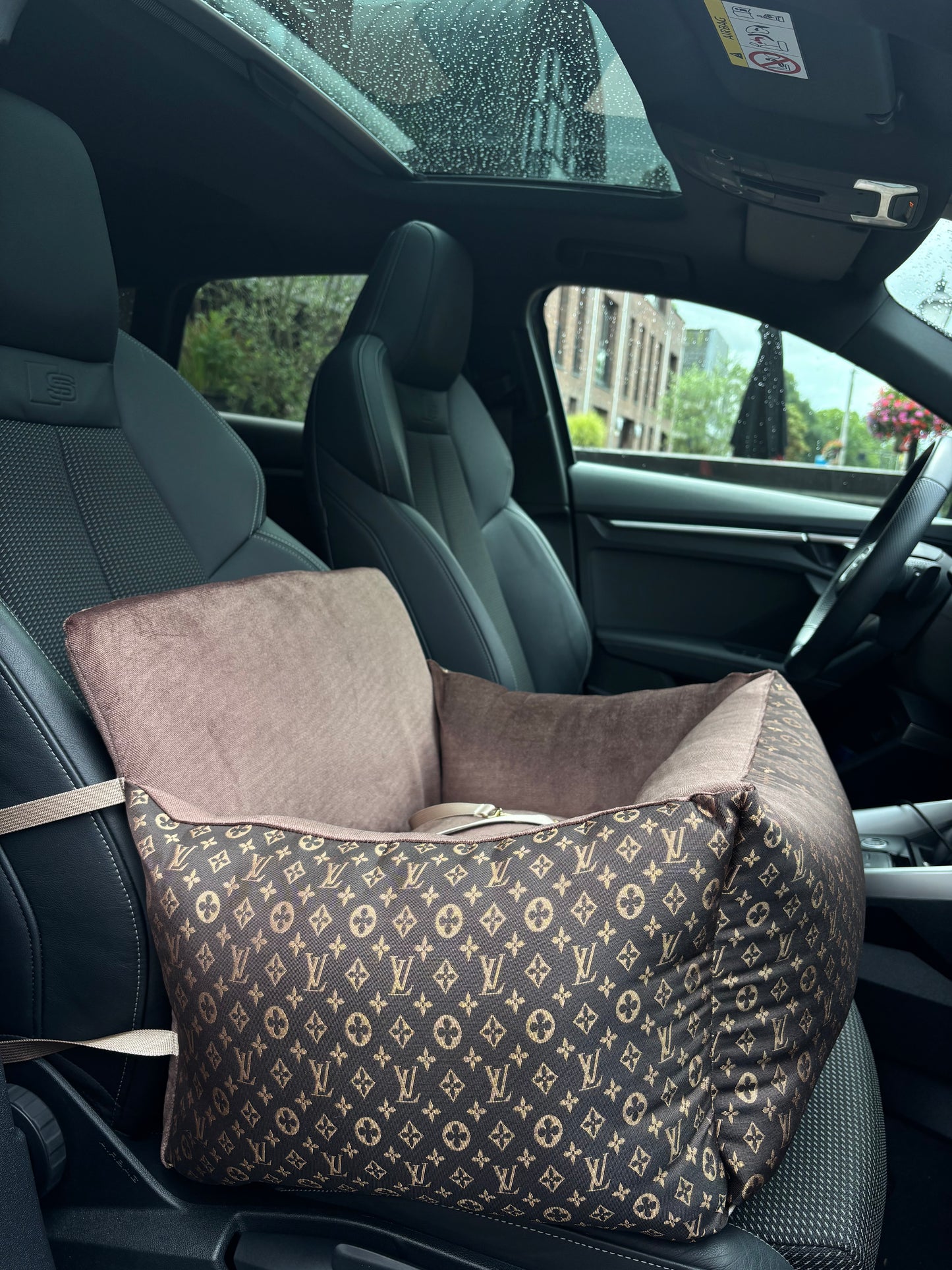 Autostoel - Bruin met print