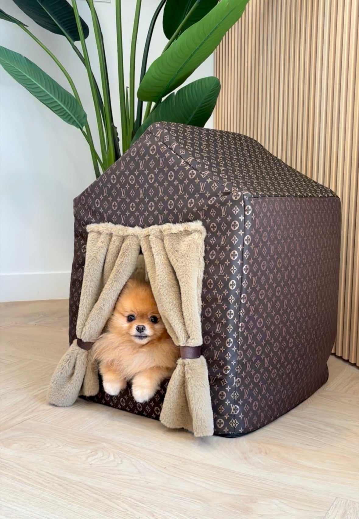 Luxe huisje - Bruin lv met gordijnen