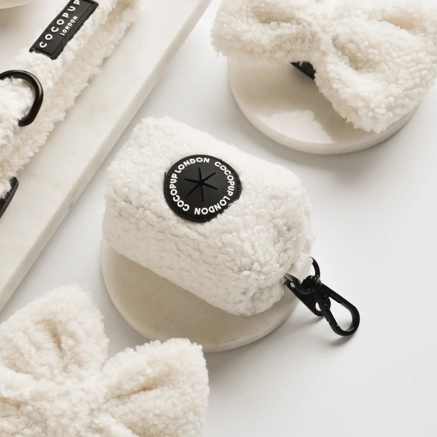 Cocopup London - Poepzakhouder Teddy wit