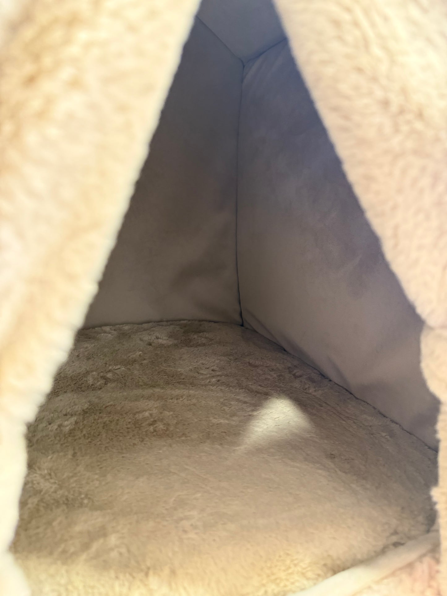 Luxe huisje met gordijnen - Curly teddy beige