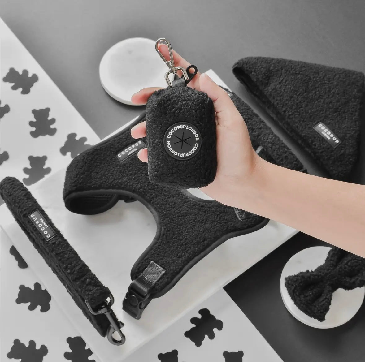 Cocopup London - Poepzakhouder Teddy zwart