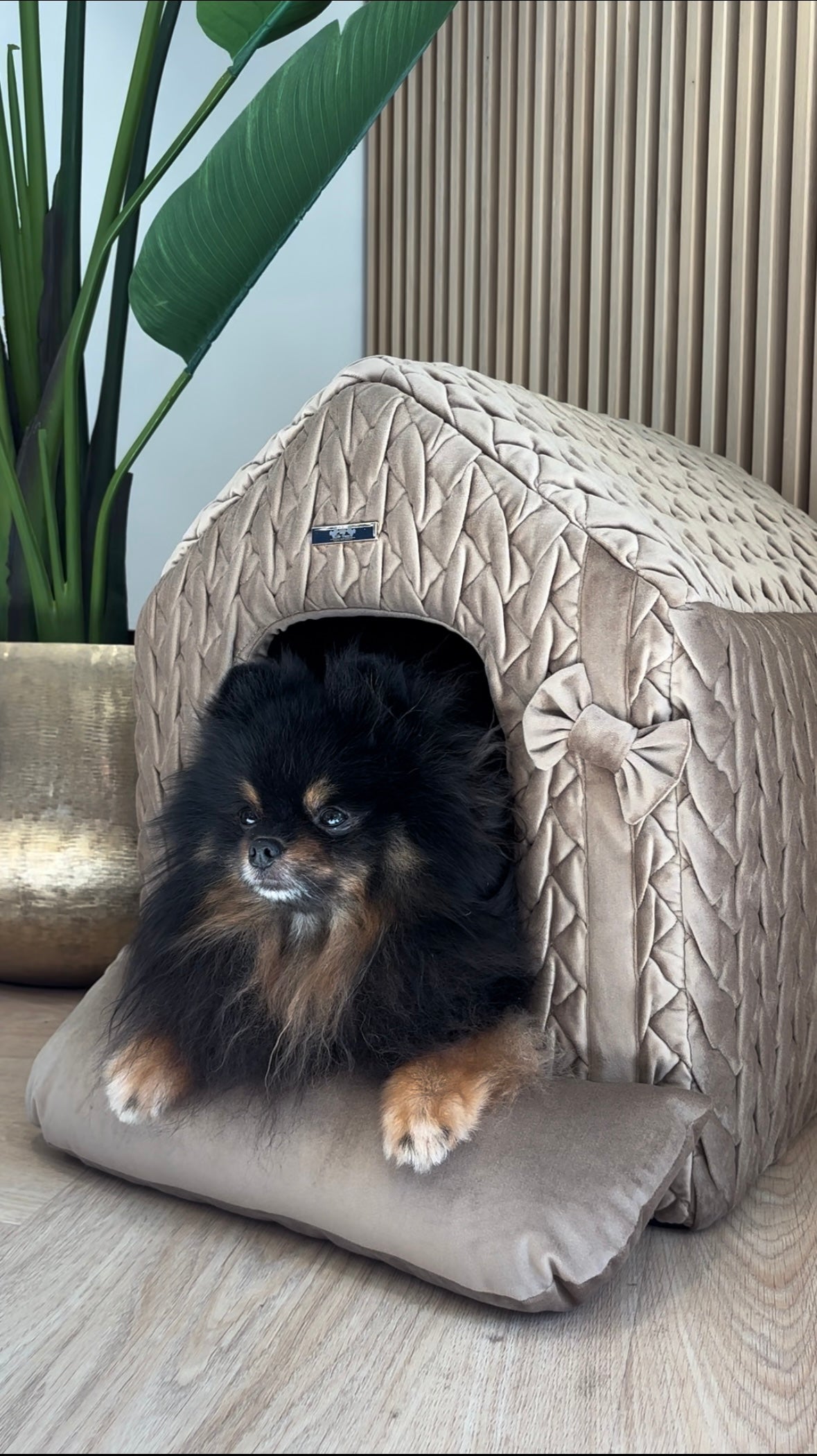 Huisje Athena donker beige