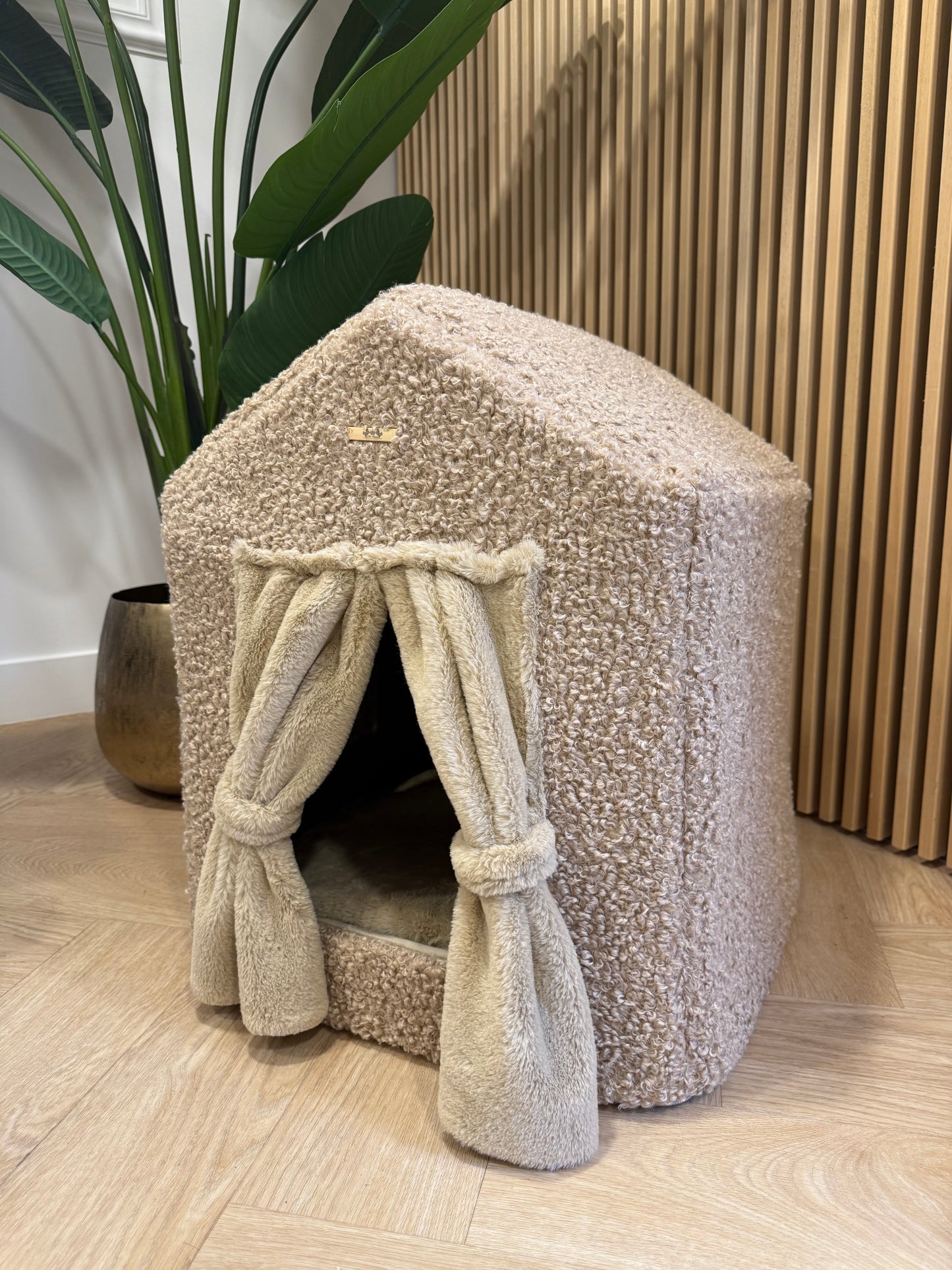 Luxe huisje met gordijnen - Curly teddy beige