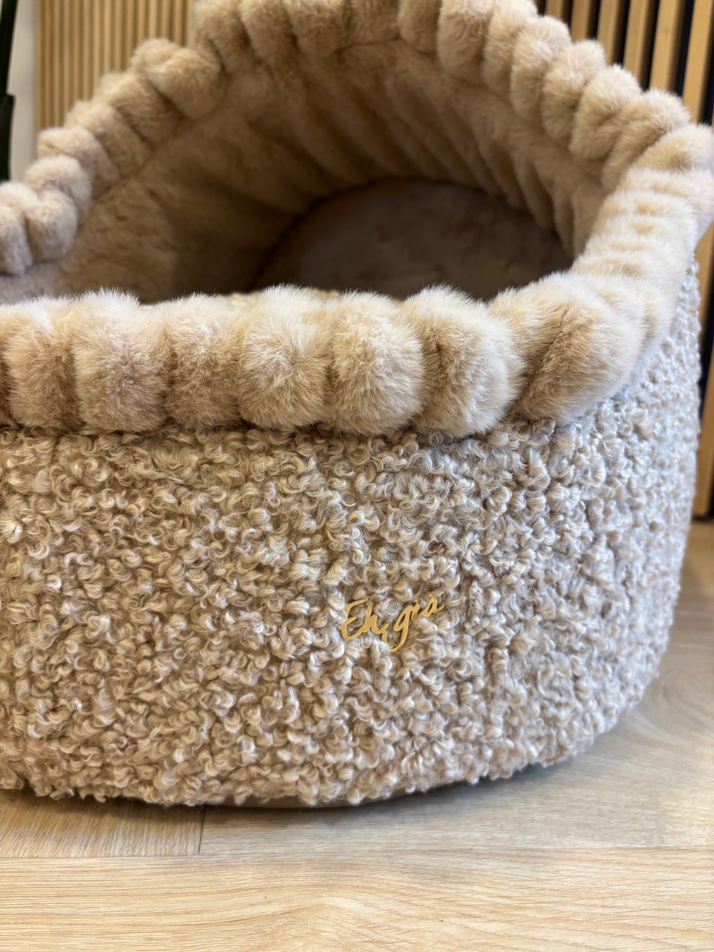 Eh Gia Iglo mand - Curly teddy Beige