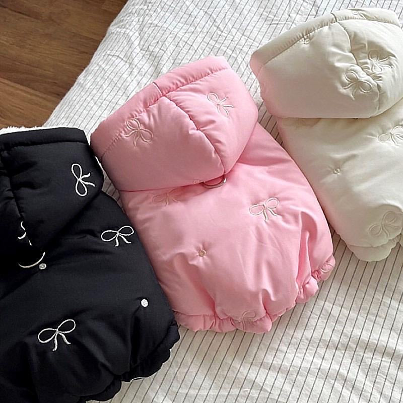 Zachte bodywarmer met geborduurde strikjes - Roze