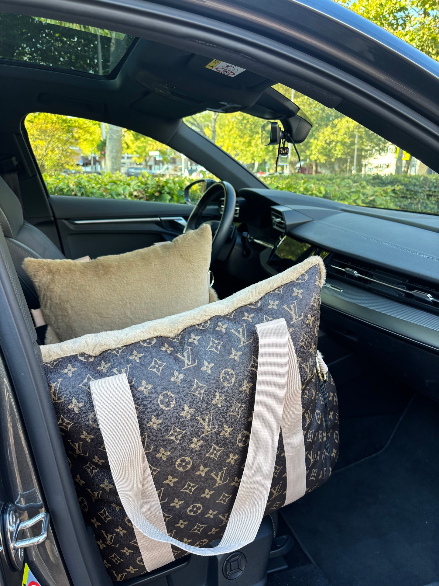 Autostoel - LV bruin leatherlook