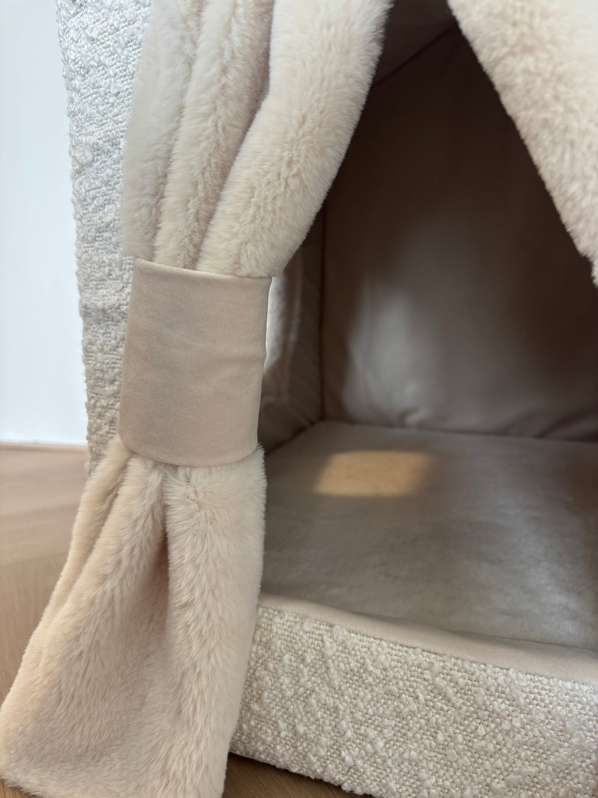 Luxe huisje met gordijnen - Bouclé