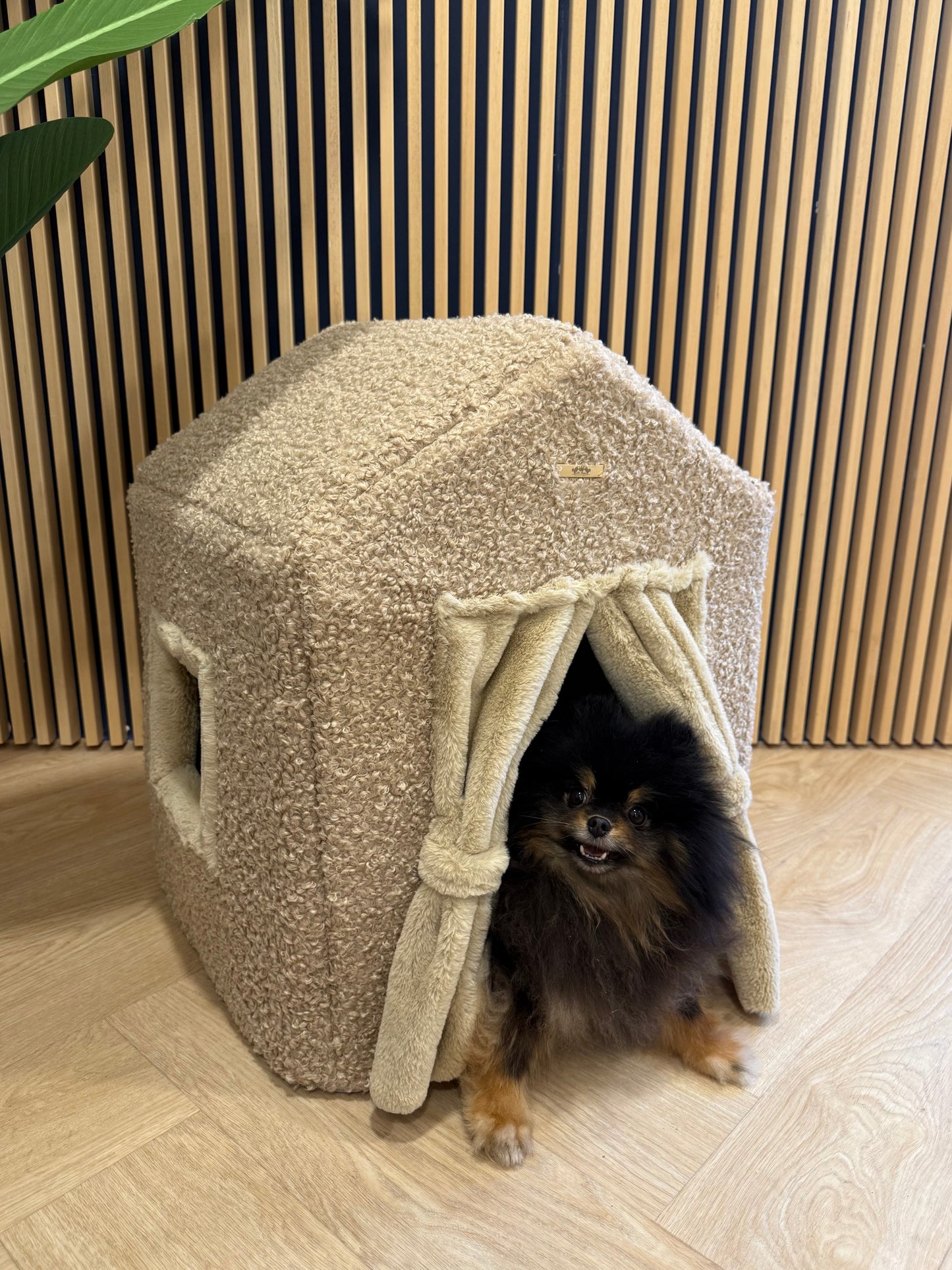 Luxe huisje met gordijnen - Curly teddy beige